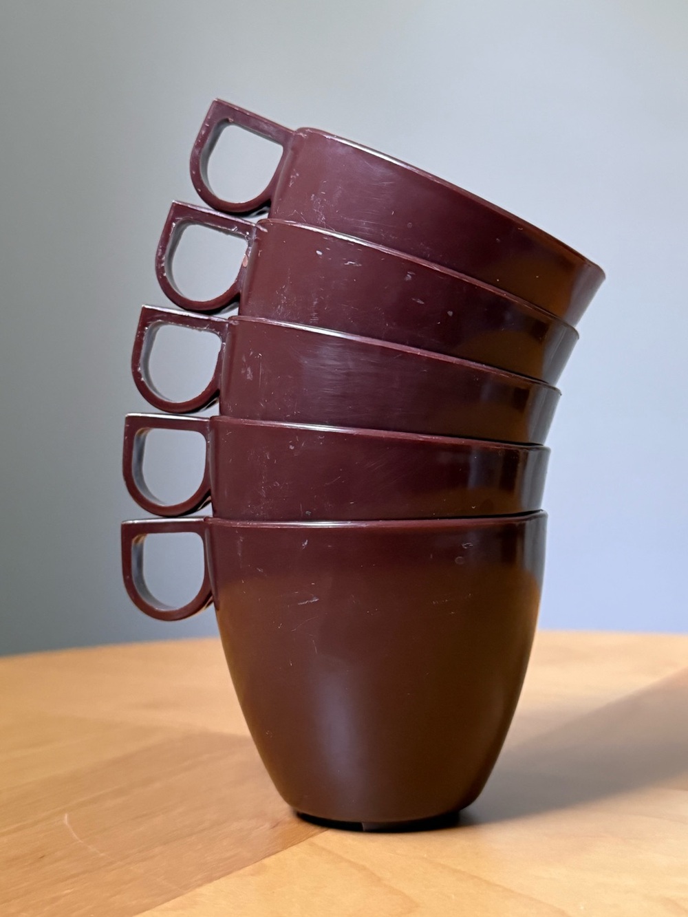 Set of 5 Brown Melamine Plastic D-Handle Mugs by General Plastics c1950-70s